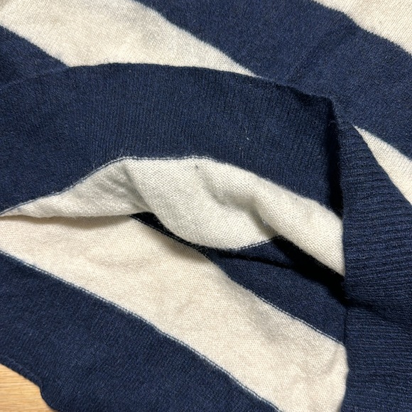 100% cashmere boat neck navy blue and white distressed striped sweater - Picture 6 of 8